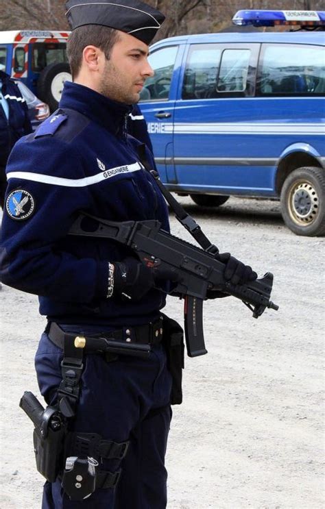 Gendarmerie | Men in uniform, Hot cops, Military guard