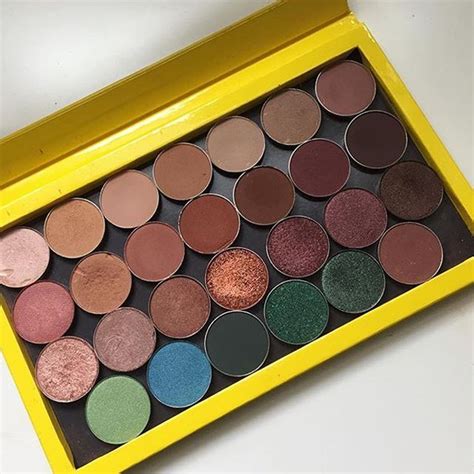 Karity eyeshadow singles will help you build the perfect palette. @moniqueaalanisbeauty knows 😏👌 ...