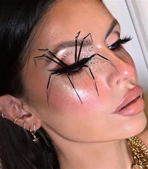 Glamorous Halloween Spider Eye Makeup Look