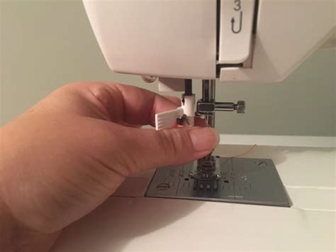 How to Change a Sewing Machine Needle Like a Pro