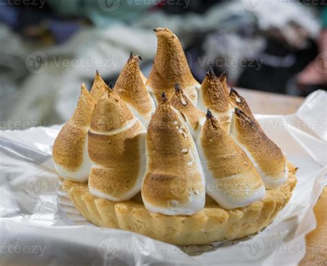 Small meringue pie 6482484 Stock Photo at Vecteezy