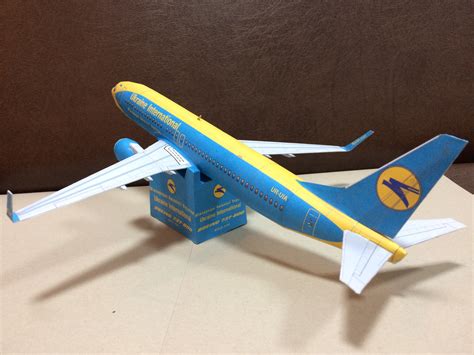 Paper model Boeing 737-800 by Marek in UIA (AeroSvit) livery ...