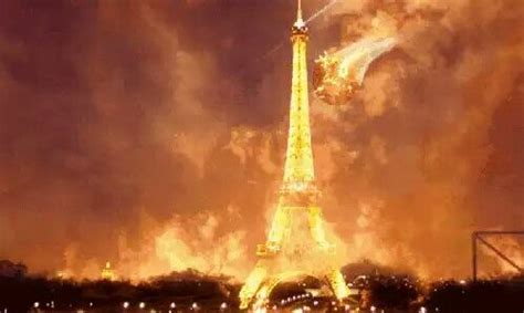Eifel tower burning down | Eiffel tower, Tower, Eifel tower