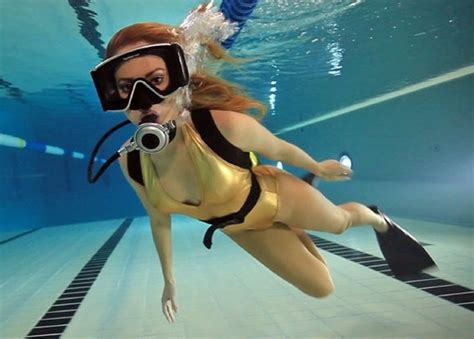 Pin by Leon Wolters on Scuba Ladies 2 / Duiksters 2 | Scuba girl wetsuit, Scuba diver girls ...