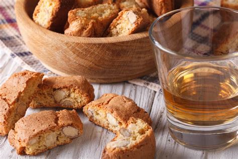 Natale toscano perfetto? Cantuccini e vin santo - il Giornale