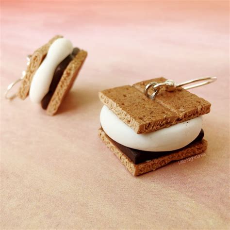 Mini S'more Polymer Clay Food Earrings , LittleNightLines | Clay food, Diy clay earrings, Food ...