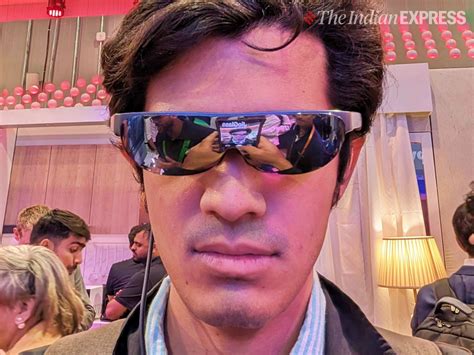 JioGlass first look: This made-in-India gadget transforms your phone ...