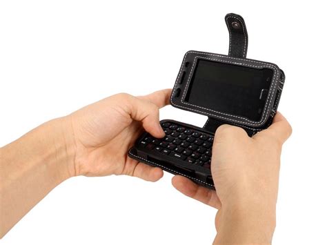 Thanko Samsung Galaxy S Leather Case and Bluetooth Keyboard | Gadgetsin