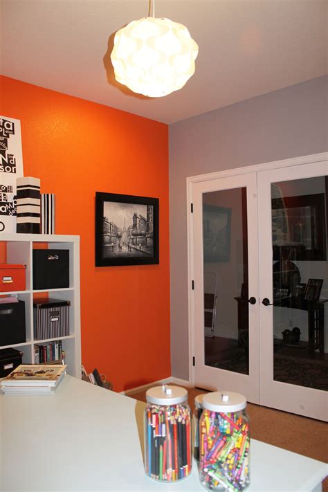 office/crafts room | Chambre orange et gris, Orange chambre, Couleur ...