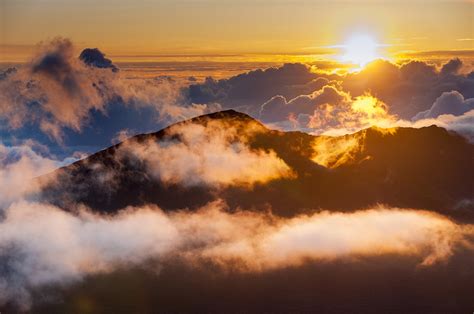 Watching the Sunrise at Haleakala National Park with Shaka Guide | Audio Tour Guide