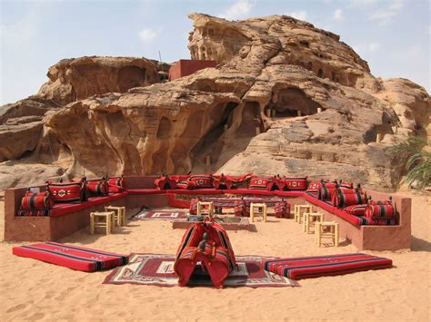 camp in desert | Wadi rum, Voyage jordanie, Idée voyage