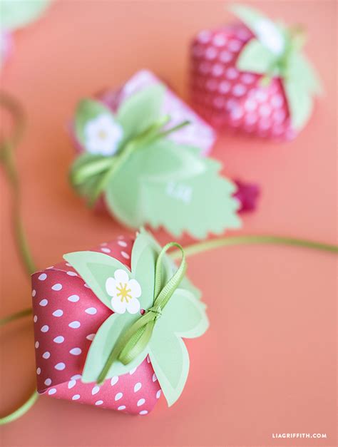 Strawberry Treat Boxes - Lia Griffith | Strawberry treats, Strawberry crafts, Treat box template