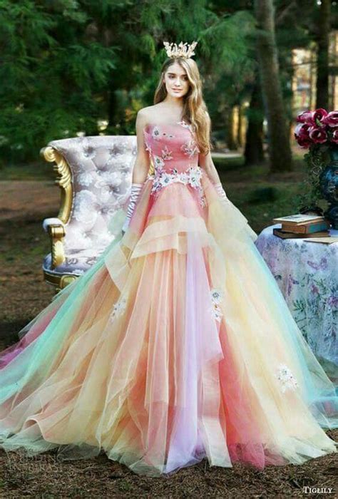 Pin by 🎶💋Melody👑🎀 on //♥Wedding Dress♥\\ | Gowns, Gowns dresses, Colorful dresses