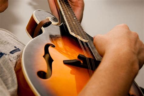 Player Tips: How to String a Mandolin | Elixir® Strings