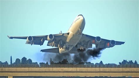 AIRFRANCE 747-400 Crashes at Chicago [Engine Fire] - YouTube