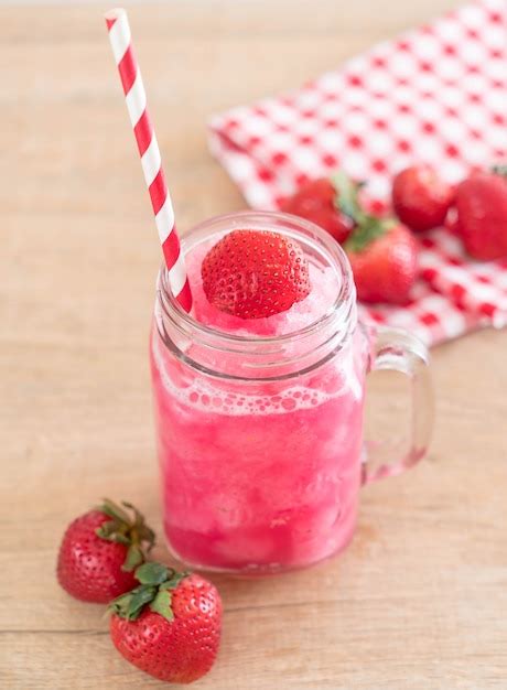 Premium Photo | Fresh strawberry smoothie