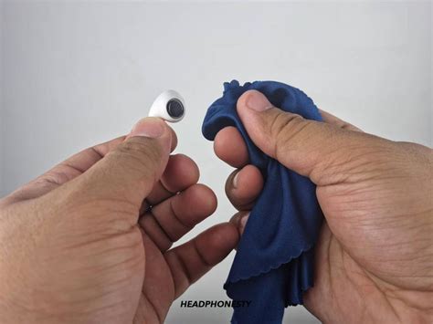 How to Clean Your AirPods Pro’s Ear Tips, Earbuds, Mesh, and Case - EU-Vietnam Business Network ...