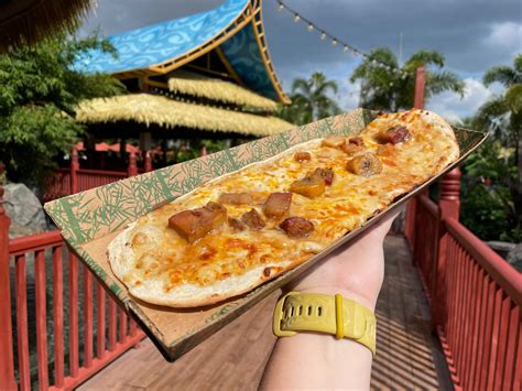 REVIEW: Pork Belly Pizza is a Delicious Passholder Offering at Universal's Volcano Bay - WDW ...