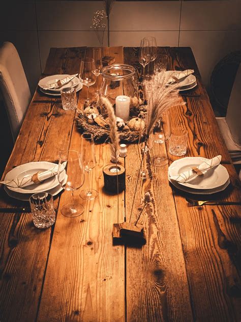 IKEA HACK // Dielenesstisch aus 200 Jahre alten Dielen | Table settings, Table, Diy