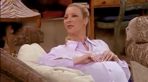 Lisa Kudrow's Comments On How The 'Friends' Cast Embraced Her Pregnancy ...