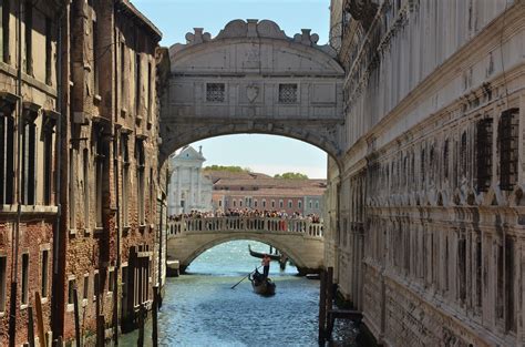 Venezia, la vera storia del "Ponte dei Sospiri" - Turismo - EffeBook