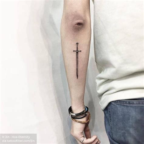 Pin by Juan Cruz Ramos on Tatuajes en el antebrazo para hombres | Sword tattoo, Tricep tattoos ...