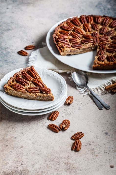 Paula Deen Pecan Pie (Easy Recipe) - Insanely Good