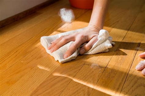 How To Get Dried Latex Paint Off Of Hardwood Floors | Viewfloor.co