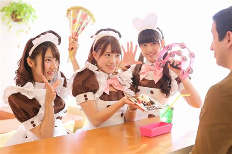 What's the deal with maid cafes in Japan? | JOBS IN JAPAN