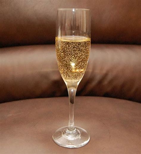 Albums 105+ Images Picture Of A Glass Of Champagne Sharp