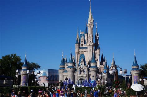 Walt Disney World aims to reopen Orlando theme parks in July - al.com
