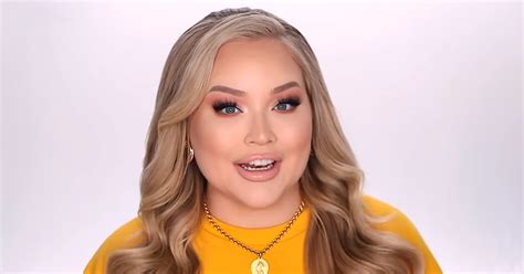 YouTuber and makeup artist Nikkie Tutorials comes out as trans