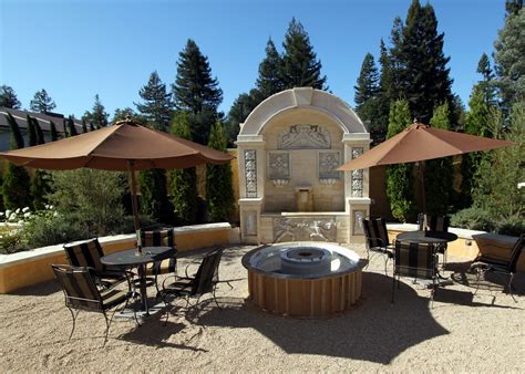 Cozy Italian (Tuscany) Style outdoor fire-pit | Best Western… | Flickr