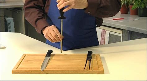 Carving Tips - Sharpening your knife - YouTube