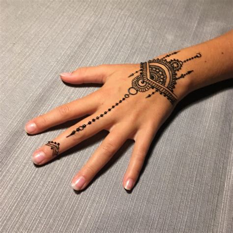 List 97+ Pictures Simple Henna Tattoo Designs For Hands Stunning