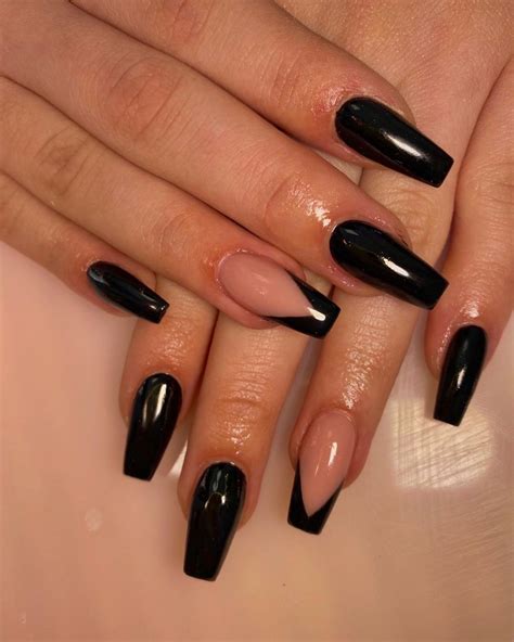 30 Popular Black Nails You Can Copy In Spring - Page 5 of 5 - ibaz | Black gel nails, Acrylic ...