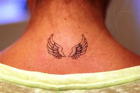 20 Angel Wing Neck Tattoos For Men Wings PNG – Wallpaper