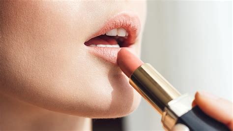 How to Apply Lipstick Without Mistakes - L’Oréal Paris