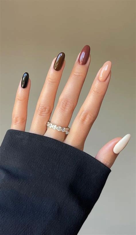 50 Gorgeous Fall Nails That're Perfect For Thanksgiving : Simple Gradient Nails