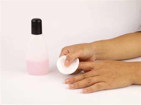 How to Choose the Right Type of Nail Polish Remover for Your Nails - Somnusthera