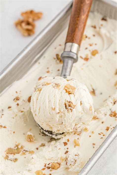 Maple Walnut Ice Cream {No-churn} - Simply Stacie