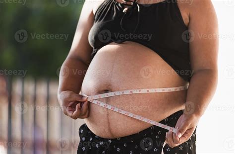 pregnant woman measuring tape around protuberant abdomen. 13958955 ...