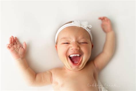 Nurse-Turned-Photographer Adds Smiles On Professional Baby Photos And It’s Hysterical (16 Pics ...