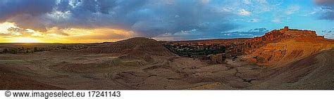 Sunrise over the Berber fortress Ait Benhaddou Sunrise over the Berber ...