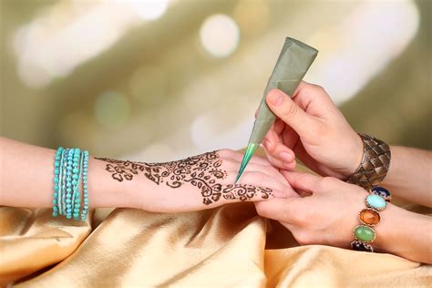 All You Need to Know About the Ancient Indian Art of Henna - Shutterstock Blog India - Creative ...