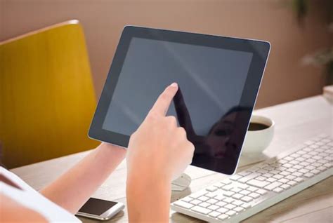 Navigating Portability: The World of Portable Touch Screen Monitors – Desklab Monitor