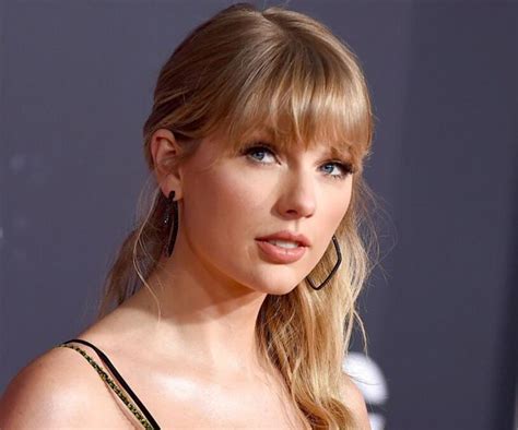 Taylor Swift Is Being Sued $1 Million Over 'Lover' Album | ELLE Australia
