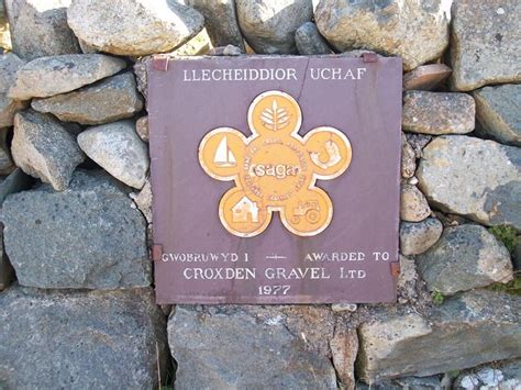 Award Plaque at Llecheiddior-Uchaf © Eric Jones cc-by-sa/2.0 :: Geograph Britain and Ireland