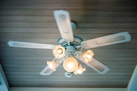 How to Choose a Light Bulb for Your Ceiling Fan