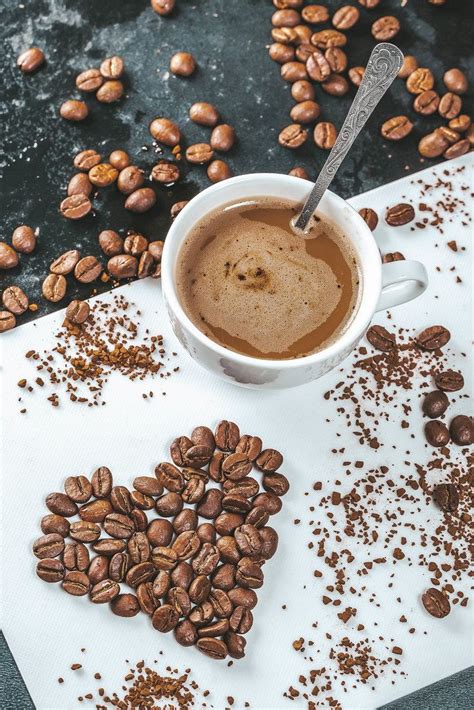 Coffee beans mug on coffee beans background - Creative Commons Bilder